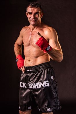 Kickboxing Long Shorts in 2 Farben - Farbe: schwarz/rot Größe: L