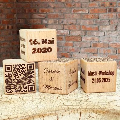 Personalisierter Holzwürfel 8x8x8cm mit Wunschtext Gravur und QR-Code