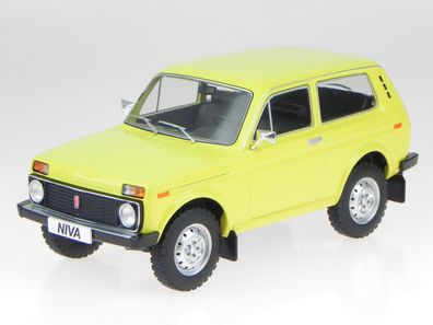 Lada Niva 1976 dunkel gelb Ostalgie Modellauto 18001 MCG 1:18