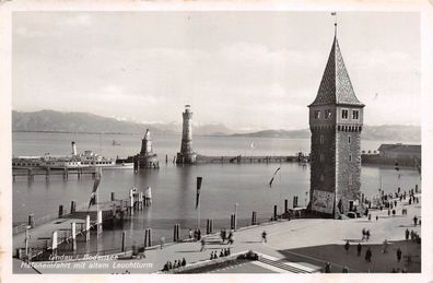 Lindau i. Bodensee Hafeneinfahrt mit altem Leuchtturm Postkarte AK