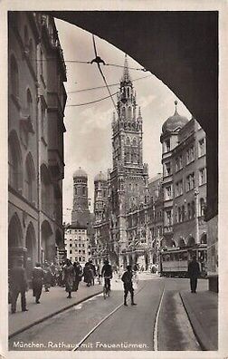 München Rathaus mit Frauentürmen Postkarte AK 1928