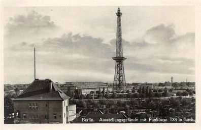 Berlin Ausstellungsgebäude mit Funkturm 138 m hoch Postkarte AK