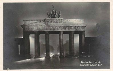 Berlin bei Nacht Brandenburger Tor Postkarte AK