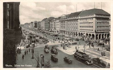 Berlin Unter den Linden Verkehr Autos Postkarte AK