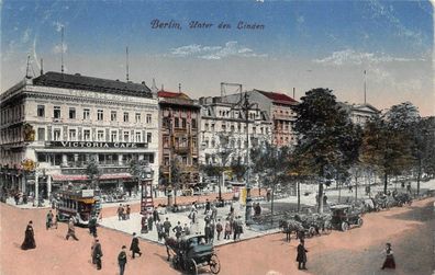 Berlin Unter den Linden Kutsche Bus Victoria Cafe Postkarte AK 1919