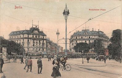 Potsdamer Platz mit Straßenbahn in Berlin Postkarte AK