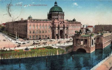 Schloss und Nationaldenkmal in Berlin Postkarte AK 1925