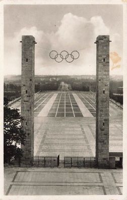 Blick von der Kampfbahn durch das Osttor auf das Reichssportfeld Berlin AK