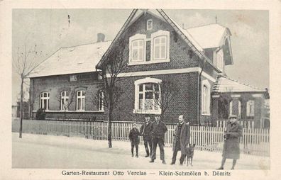 AK Klein-Schmölen bei Dömitz Männer am Garten - Restaurant 1930