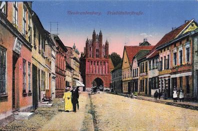 Friedländerstraße mit Tor in Neubrandenburg Mecklenburg-Vorpommern Postkarte AK