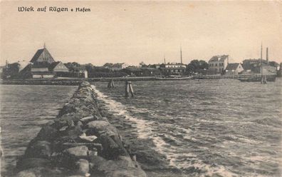 Hafen in Wiek auf Rügen Mecklenburg-Vorpommern Postkarte AK