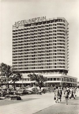 Hotel Neptun in Rostock-Warnemünde Mecklenburg-Vorpommern Postkarte AK