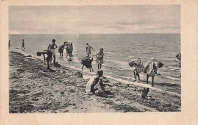 Spielen am Strand Kinderheim Wiek Mecklenburg-Vorpommern Postkarte AK