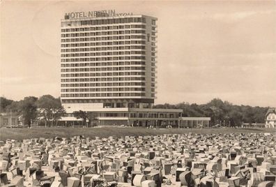 Strand am Hotel Neptun Rostock-Warnemünde Mecklenburg-Vorpommern Postkarte AK