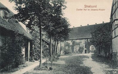 Zweiter Hof im Johannis-Kloster in Stralsund Mecklenburg-Vorpommern Postkarte AK