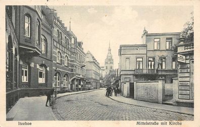 Itzehoe Mittelstrasse mit Kirche und Fahrradfahrer AK 1930