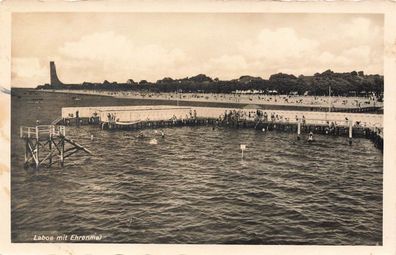 Laboe mit Ehrenmal bei Kieler Förde Schleswig-Holstein Postkarte AK