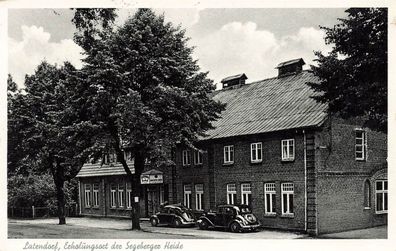 Lindemanns Gasthaus in Latendorf Schleswig-Holstein Postkarte AK 1960