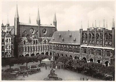 Lübeck Marktplatz mit Rathaus Postkarte AK