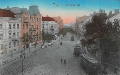 AK Tilsit / Sowetsk Hohe - Strasse Strassenbahn, Autos Ostpreußen Postkarte