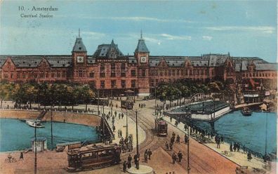 Centraal Station mit Straßenbahn Amsterdam Niederlande Postkarte AK 1910