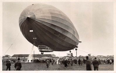 Graf Zeppelin Landung mit schwerem Schiff Postkarte AK