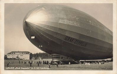 Luftschiff Graf Zeppelin bei Landung Postkarte AK