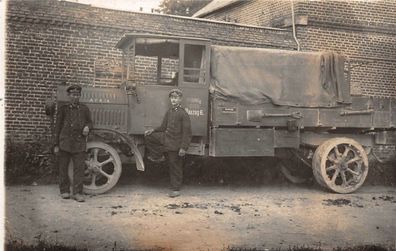 6. Bauzug der A. Fahr. Abt. 2 Kraftfahrer Soldaten am LKW Nordfrankreich Foto