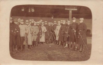 Foto AK 1. WK Gruppenfoto Offiziere K.u.K. Österreich mit Säbeln