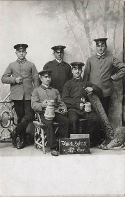 Foto 1. WK deutsche Soldaten mit Reservistenkrug Münsingen 1908