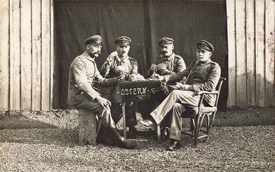 Fotokarte 1. WK Deutsche Soldaten beim Karten spielen Ostern Frankreich 1916