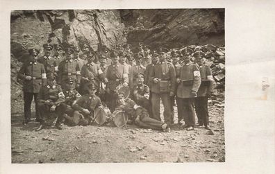 Foto 1. WK Soldaten der Sanitätskompanie mit Spielmannszug Rot-Kreuz