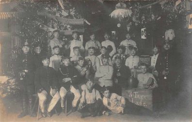 Foto Weihnachten Soldaten AR.64 mit Sachsen Artillerie Pickelhaube Pirna 1908