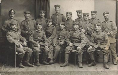 Foto 1. WK Gruppenfoto Soldaten mit Schulterklappe 133 und Sachsen Pickelhaube