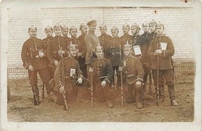 Fotokarte 1. WK Gruppenfoto Soldaten mit Pickelhaube Preussen in Neuhammer Queis