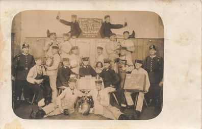 Foto AK 1. WK Sächsische Soldaten des 1. Leib Grenadier Regiment 100 Dresden