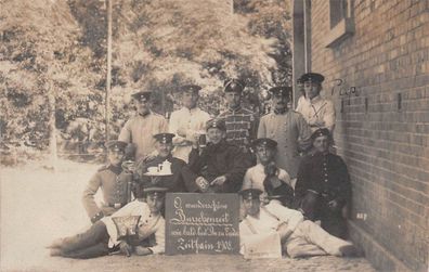 Foto AK 1. WK Gruppenfoto Grimma HUSAR Sachsen mit Soldaten in Zeithain