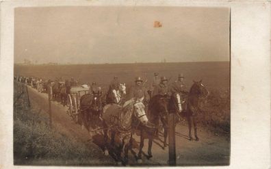 Fotokarte 1. WK deutsche Soldaten Stahlhelm Marschkolonne Champagne Frankreich