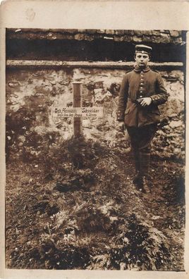 Heldengrab eines Soldaten Bayr.-Ers. Infantrie Regiment 4 Fotokarte 1. WK