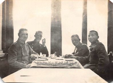 Offizieren beim Kaffeetrinken Bois de la Cambre Brüssel Belgien Orig. Foto 1. WK