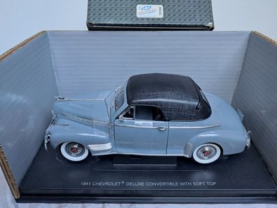 Chevrolet DeLuxe Convertible mit Softtop1941, Eagle Collectibles 1:18