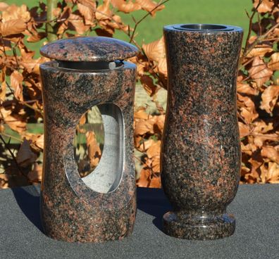 Grablaterne mit Vase aus Granit Aurora