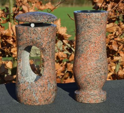 Grablaterne mit Vase aus hellem Aurora Granit