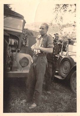 Reparatur an der LKW und Kübelwagen Orig. Foto