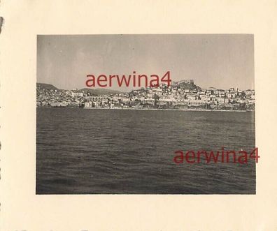 Blick auf den Hafen mit Burg in Kavala Griechenland