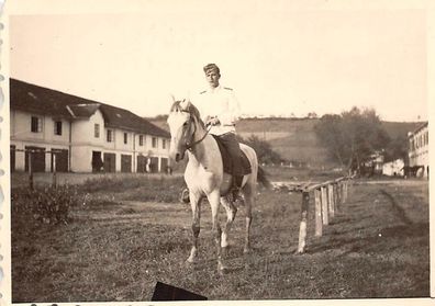 Deutscher Soldat beim Reiten Valjevo Serbien