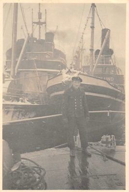 Matrose an Küstenschiff im Hafen Trondheim Norwegen