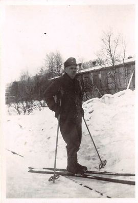 OT Arbeiter mit Schneeschuhe Lager Fauske Norwegen