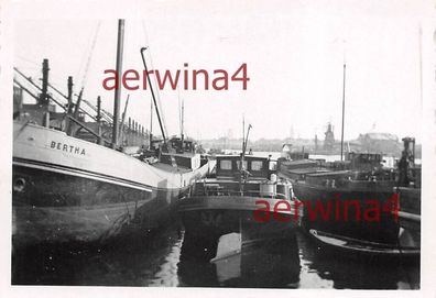 Flussfrachter BERTHA im Hafen von Antwerpen Belgien