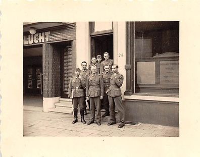 Soldaten am Quartier Schaufenster Bank Belgien